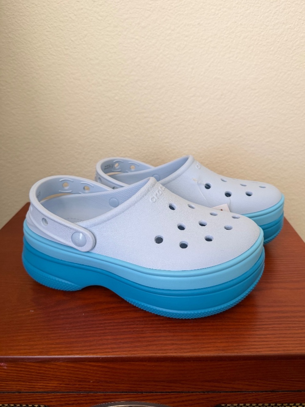 Classic Stacked Clog Marina Item CR-211355-4WG Women Size 6 or Men 4